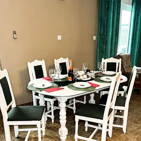 Zielona Zagroda بيت للعطل